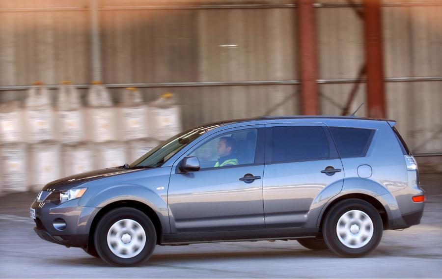  Mitsubishi Outlander 4Work 2007 года  (фото 13 из 16)